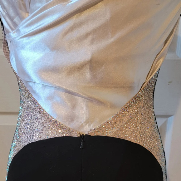 FERNANDO WONG BLACK FORMAL GOWN  (sz med) - Picture 5 of 8